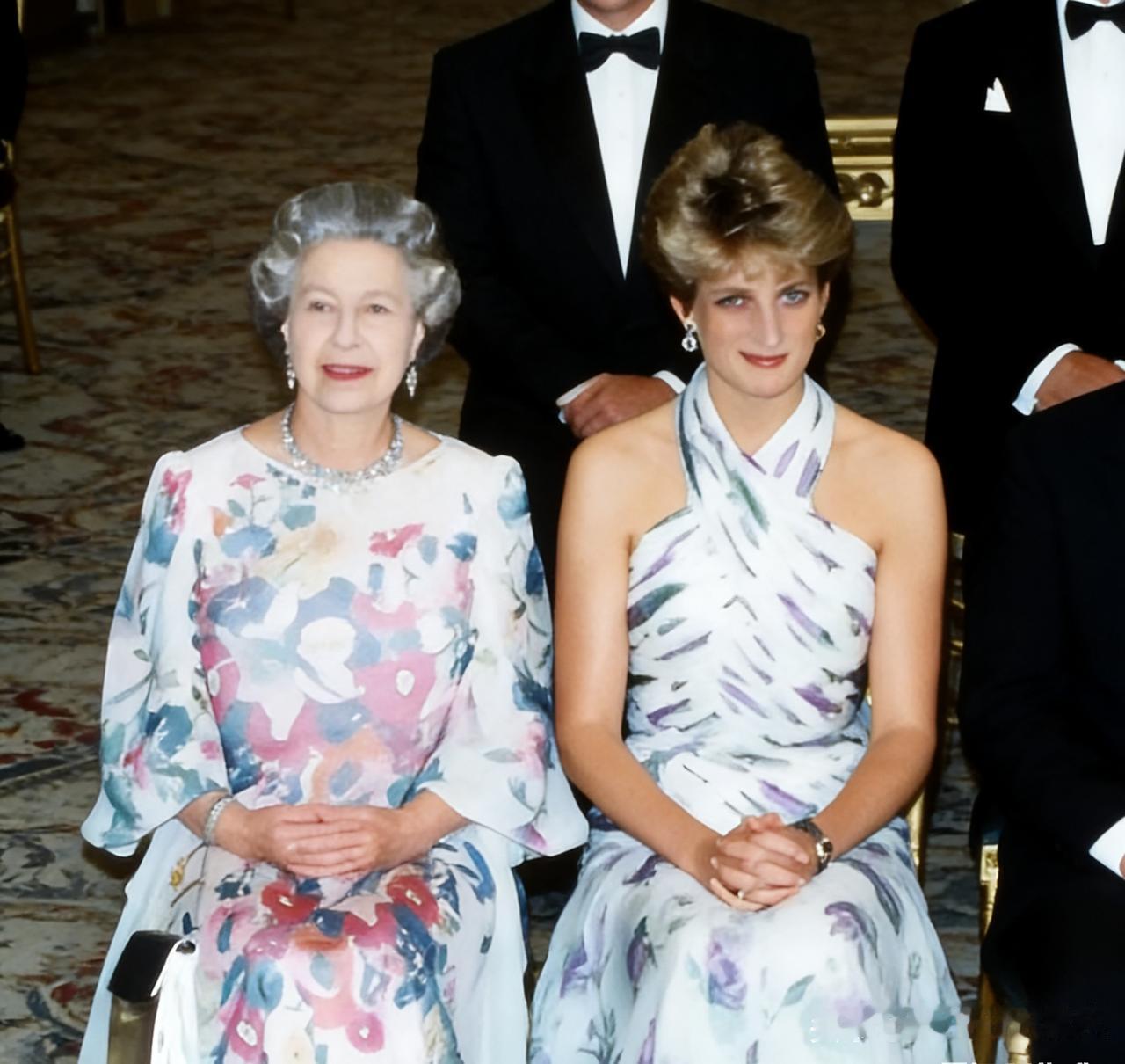 女王最喜欢的儿媳之一，从衣服上就能看出，女王最忌讳在活动中和她撞衫，但是她却毫不