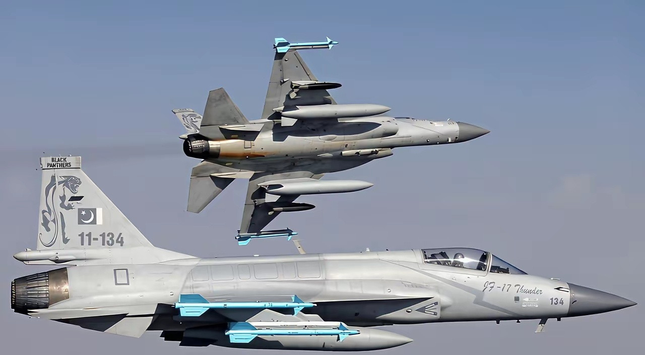 巴基斯坦的“枭龙”战机，在全球军火市场，彻底杀疯了。阿塞拜疆的订单直接砸到46亿