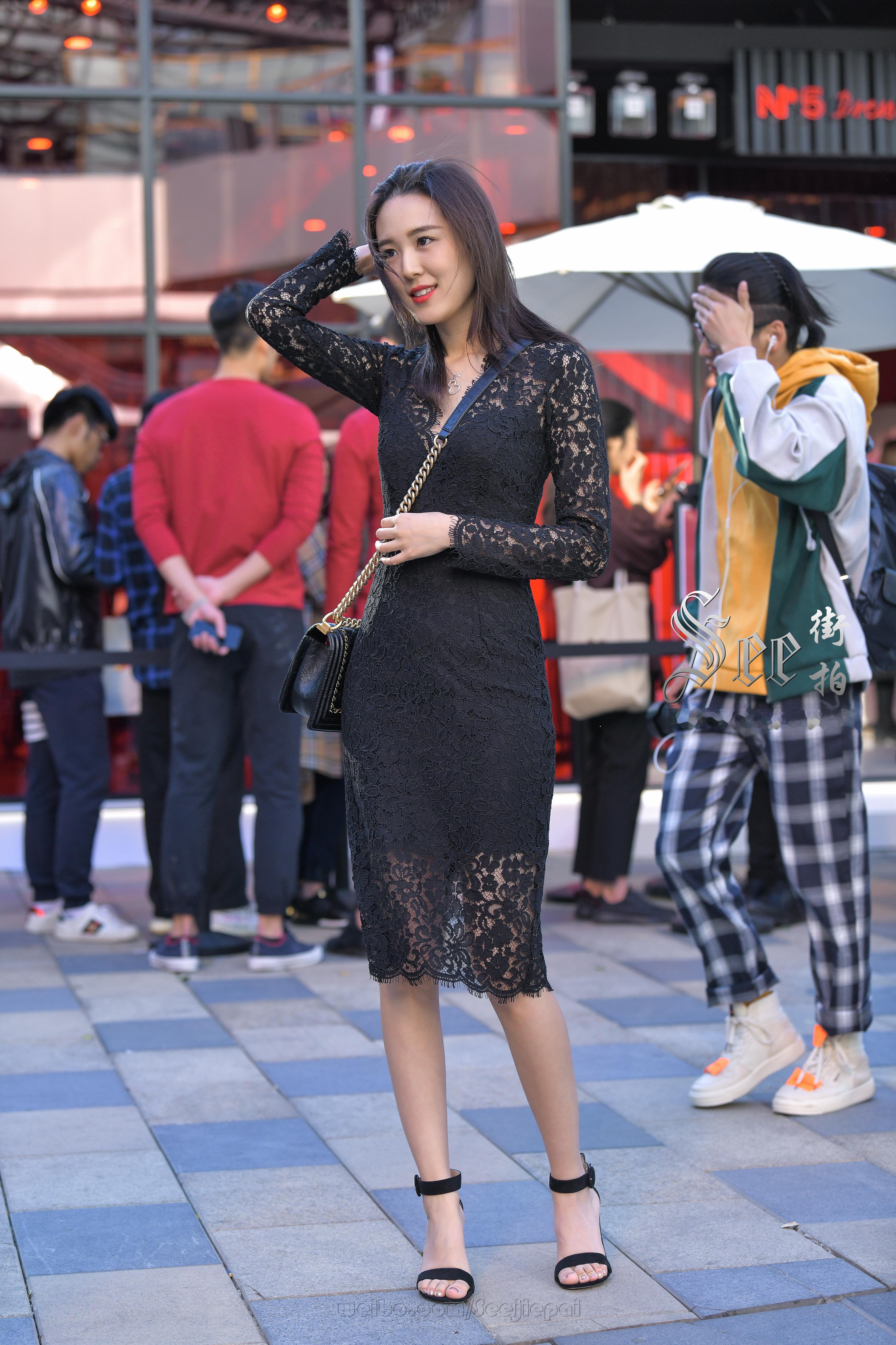 黑色修身裙，简约气质美~~​​​