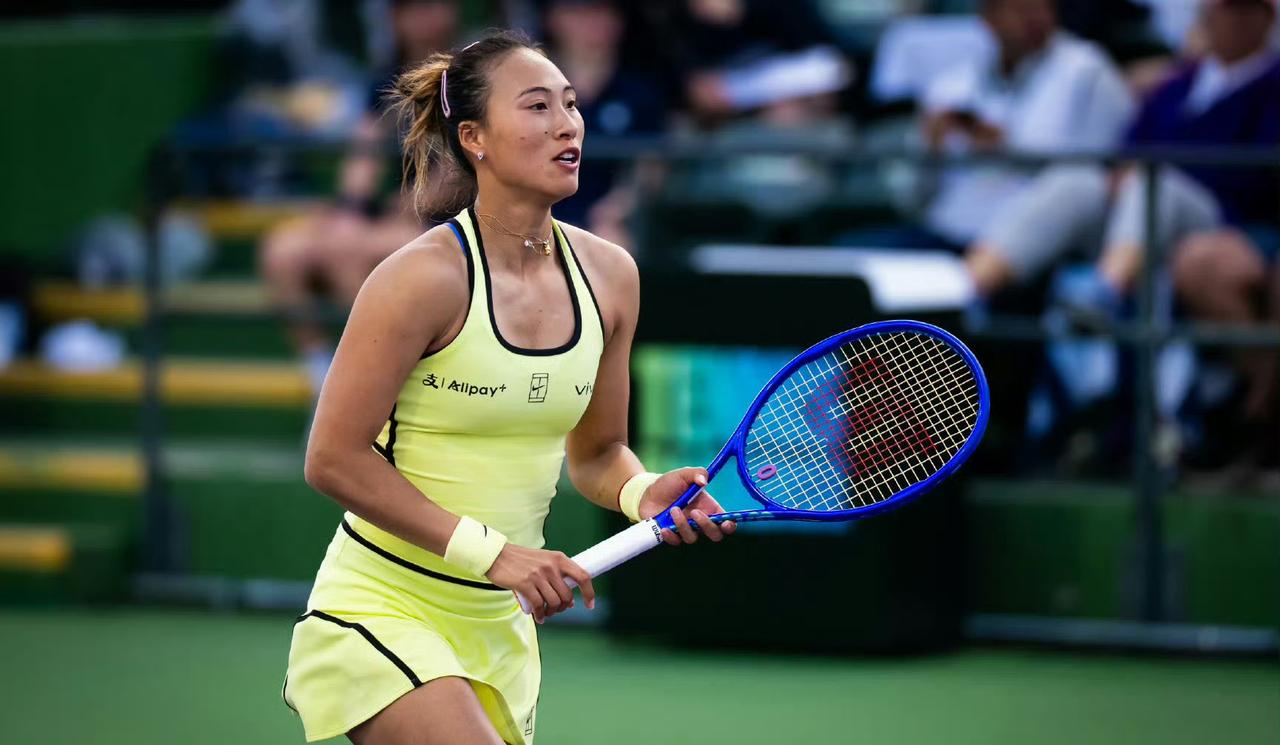 说一下，郑钦文击败的斯蒂芬斯可不是一般人，曾经夺得美网冠军!1993年出生