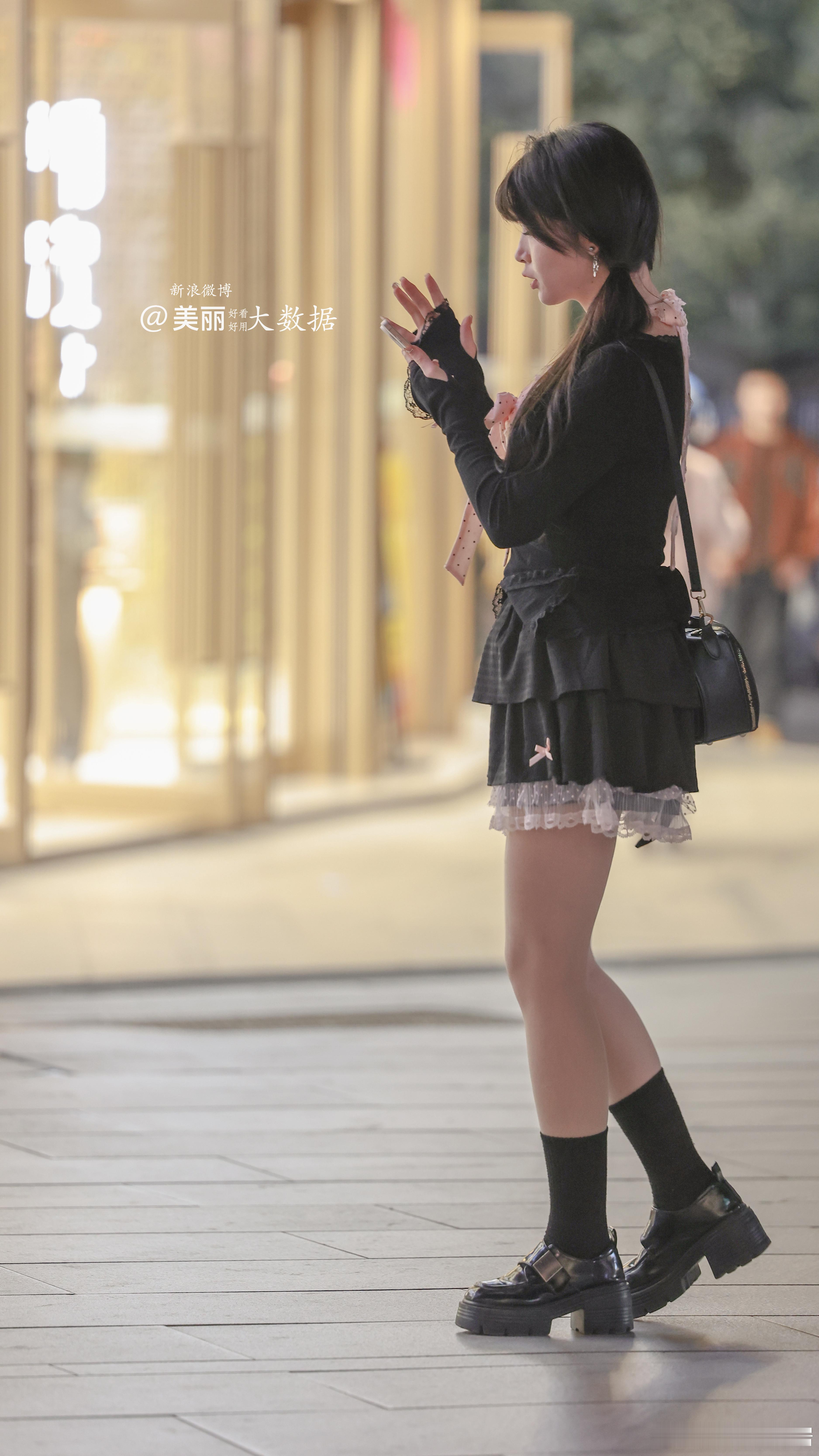 有点剪影滴感觉。。