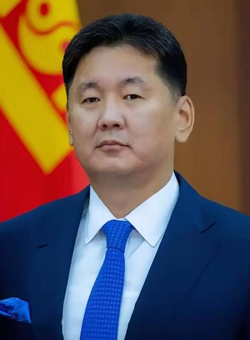 最“反华”地方又有新动向！12月最新消息，蒙古国总统呼日勒苏赫，近日签署紧急政令