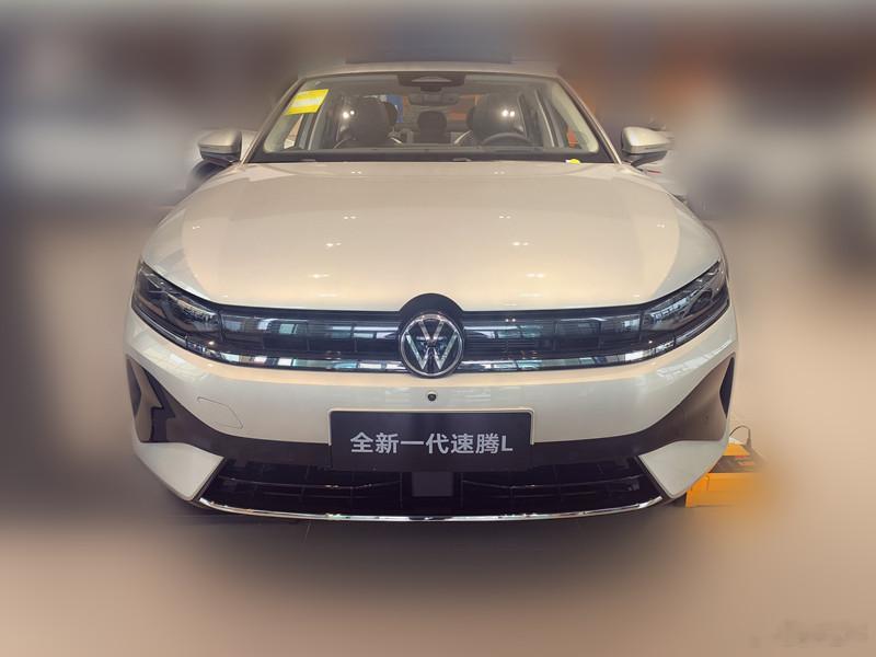 速腾L销售反馈：1，关注速腾L的人群年龄偏年轻，对外观和内饰有一定要求，现在大家