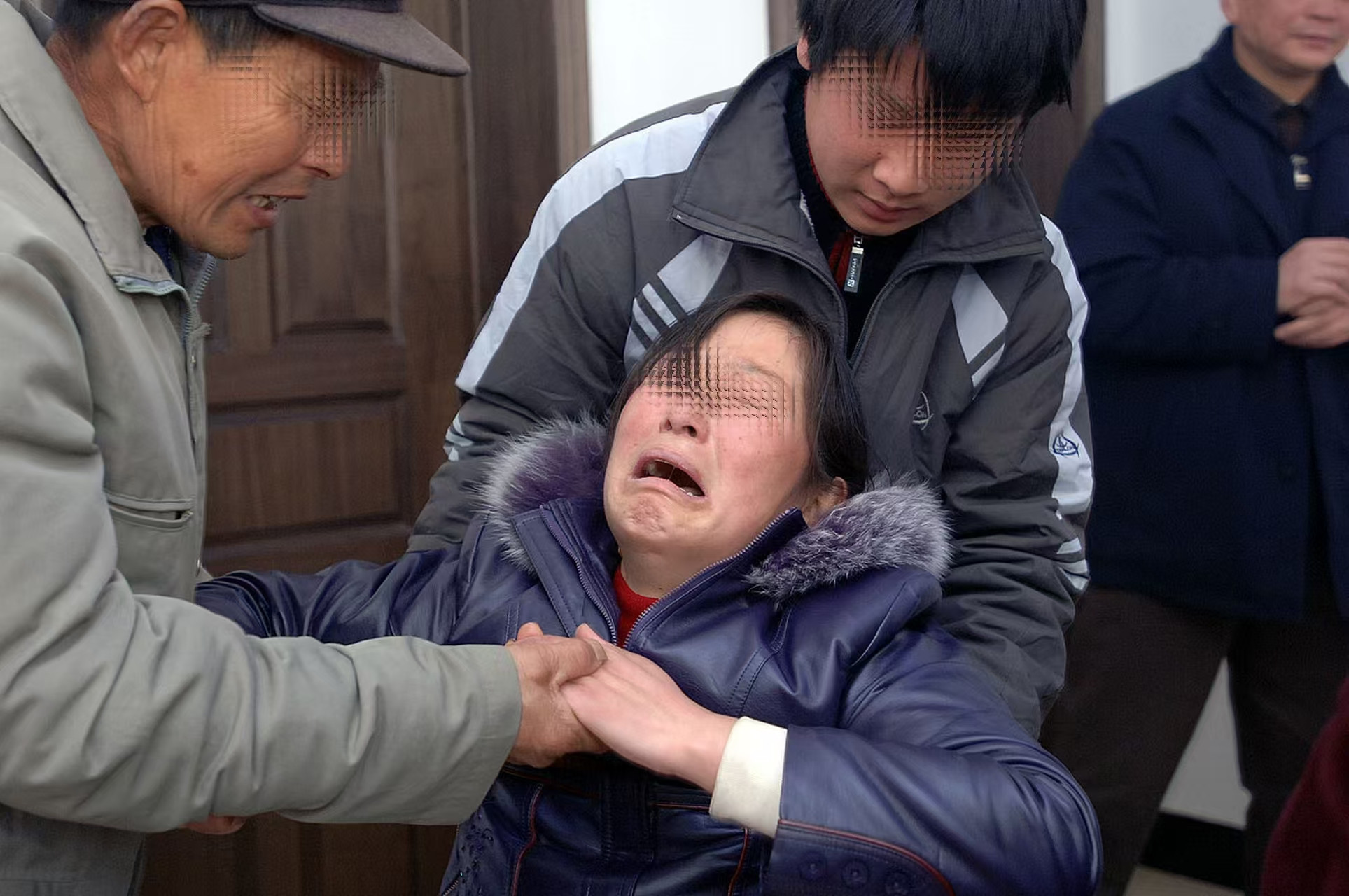 太不要脸了！上海，一男子患上了抑郁症，他不想牵连家人，在医院开具7天假当天，他便