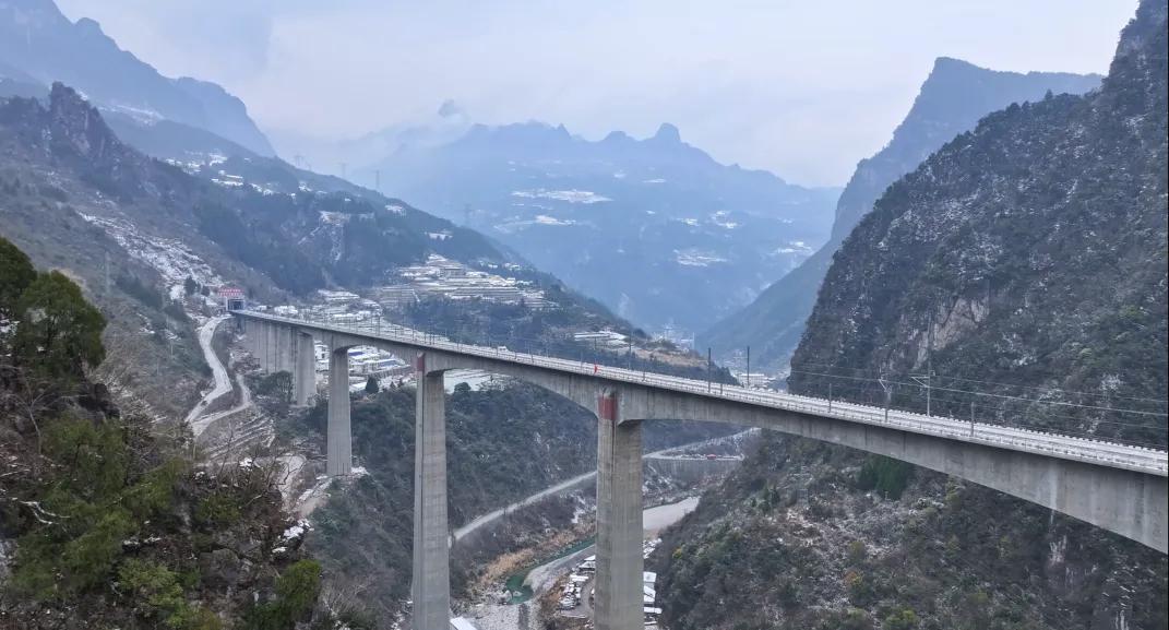 2026年1月21日，宜昌至兴山高速铁路迎来建设关键节点，全线最长隧道兴山东隧道