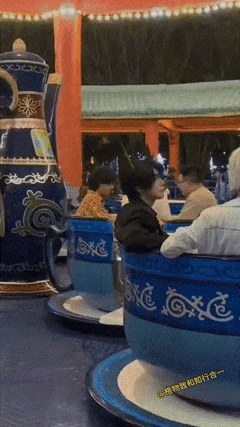 同样的票价，就你们三个回本了[笑着哭][笑着哭]