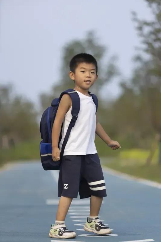 强烈建议：请恢复基础教育留级制度。因为没有留级制度，学生没有了羁绊，失掉了敬畏