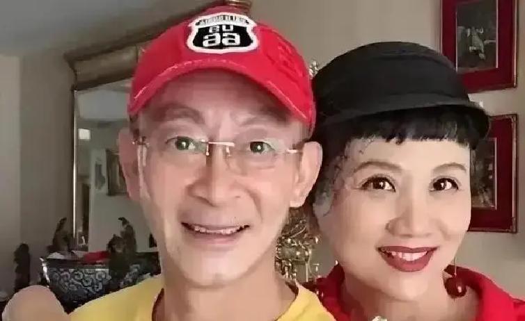 1995年，妻子提出离婚，六小龄童只回了一句话：“儿子可以不要，你不能走。”