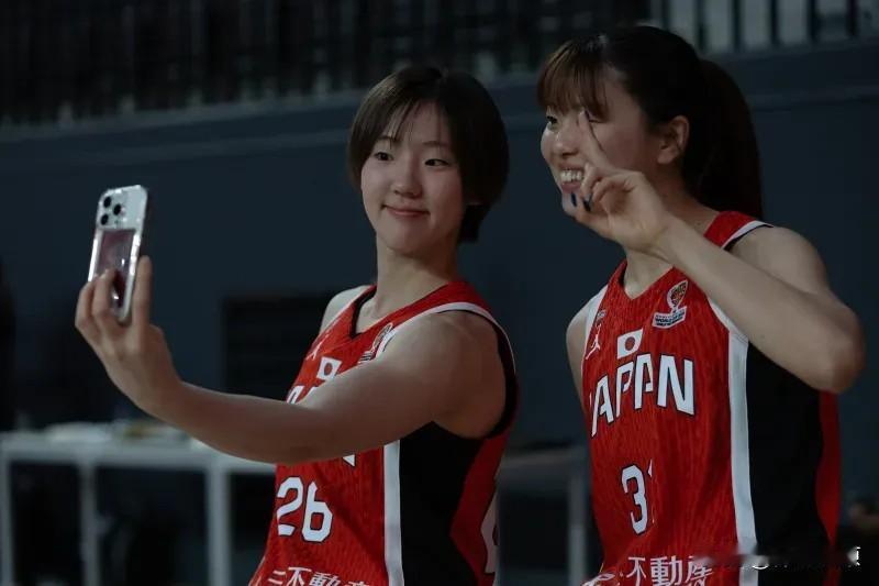 田中心战WNBA！6中5全队最高分田中心带领日本女篮对阵WNBA球队水星队，这