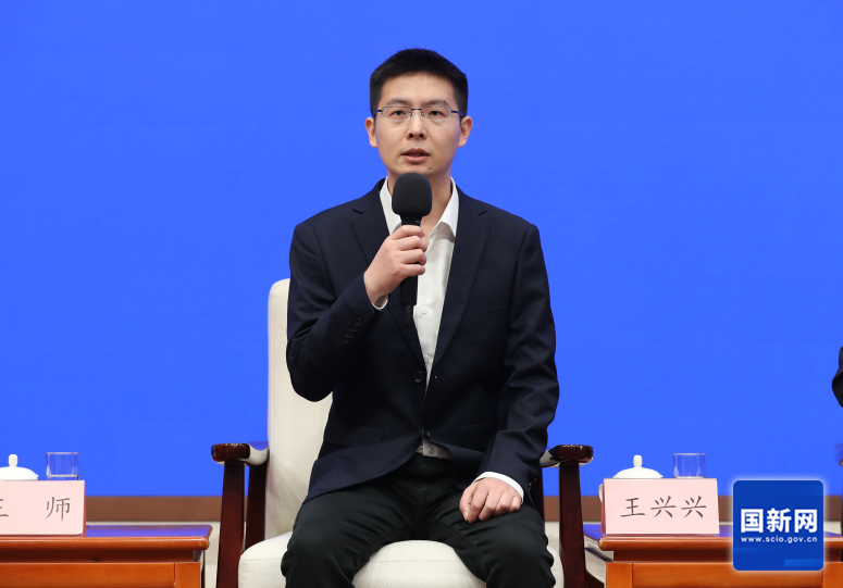 宇树上市, 王兴兴问鼎“90后”首富, 梁文锋浮盈11亿元, 雷军浮盈152亿元