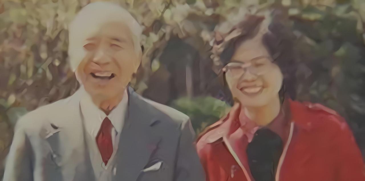 85岁的他喝迷糊了，把家里23岁的小保姆当成了自己老婆。保姆没有反抗，第二天，保
