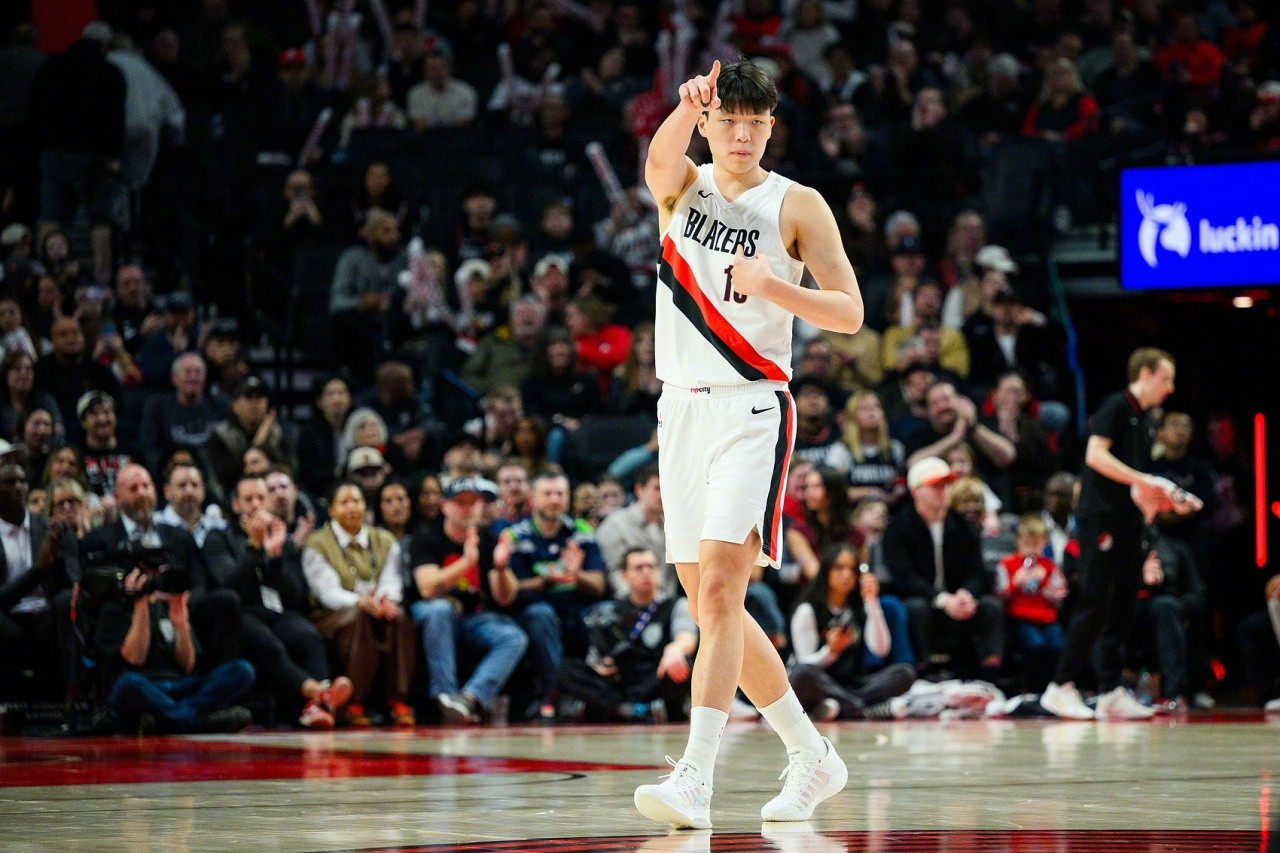 NBA常规赛，开拓者135-119战胜爵士。本场比赛，开拓者球员杨瀚森在首节还剩