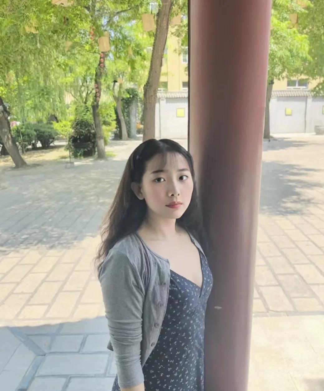 老司机快来，现在用到你们了[捂脸哭]给推荐个一两万的二手车。主要接孩子用，