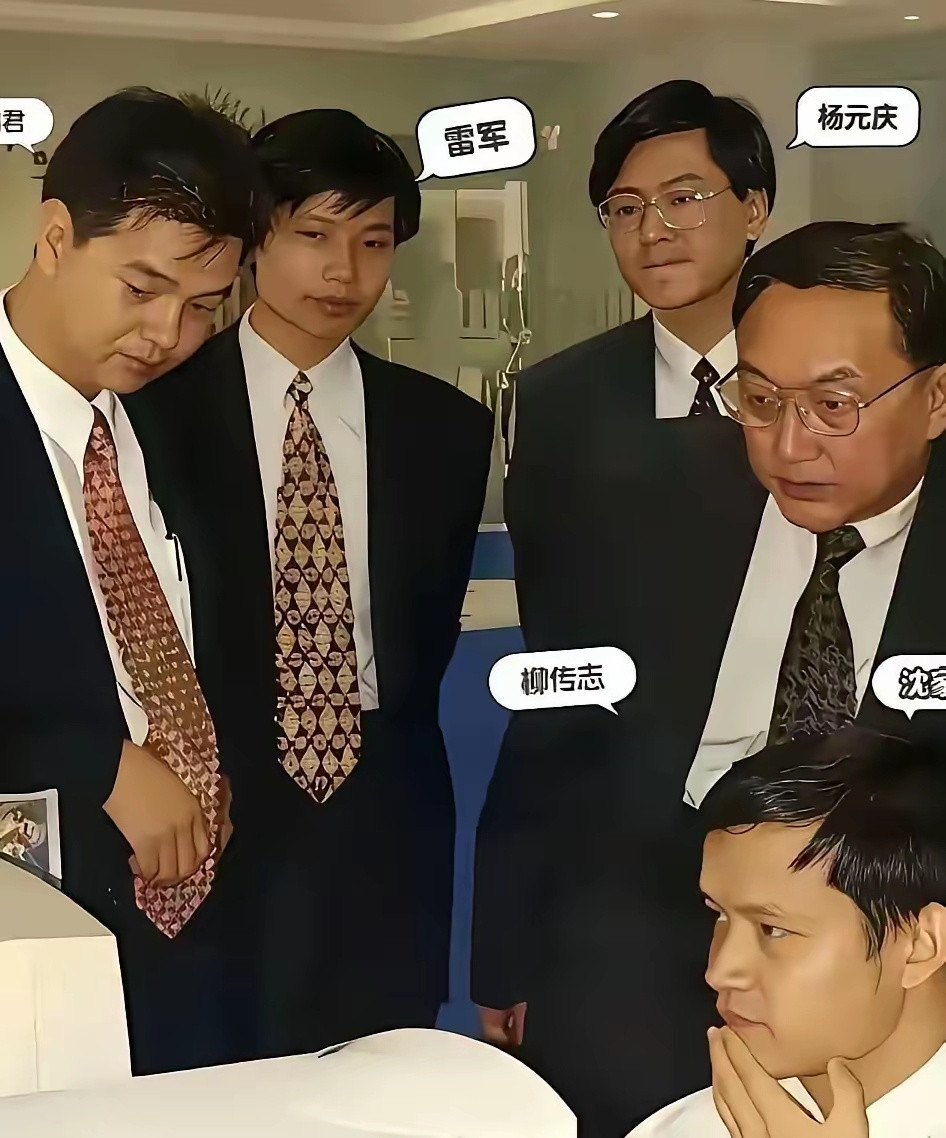 看看雷军年轻时候奋斗的照片，就知道人家从小就努力且优秀，妥妥“别人家孩子”。现在