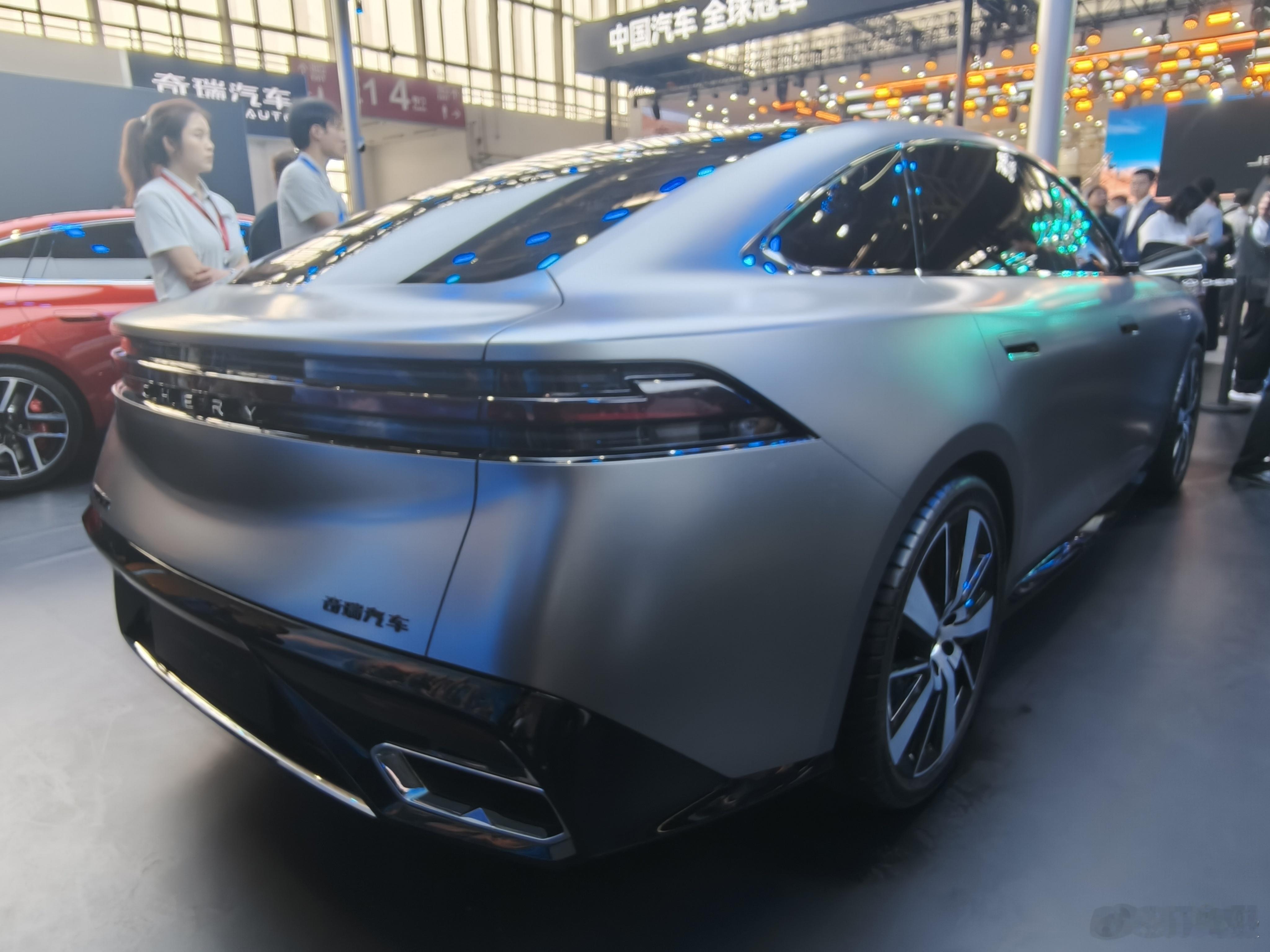 2026北京车展奇瑞艾瑞泽X概念车惊艳亮相，颜值拉满。极简先锋的轿跑线条搭配贯穿