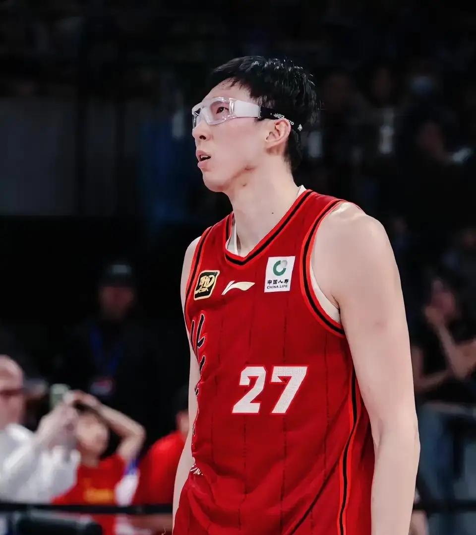 有一说一，今日徐昕和周琦根本不在一个级别！！周琦:本场比赛上场26分钟，投