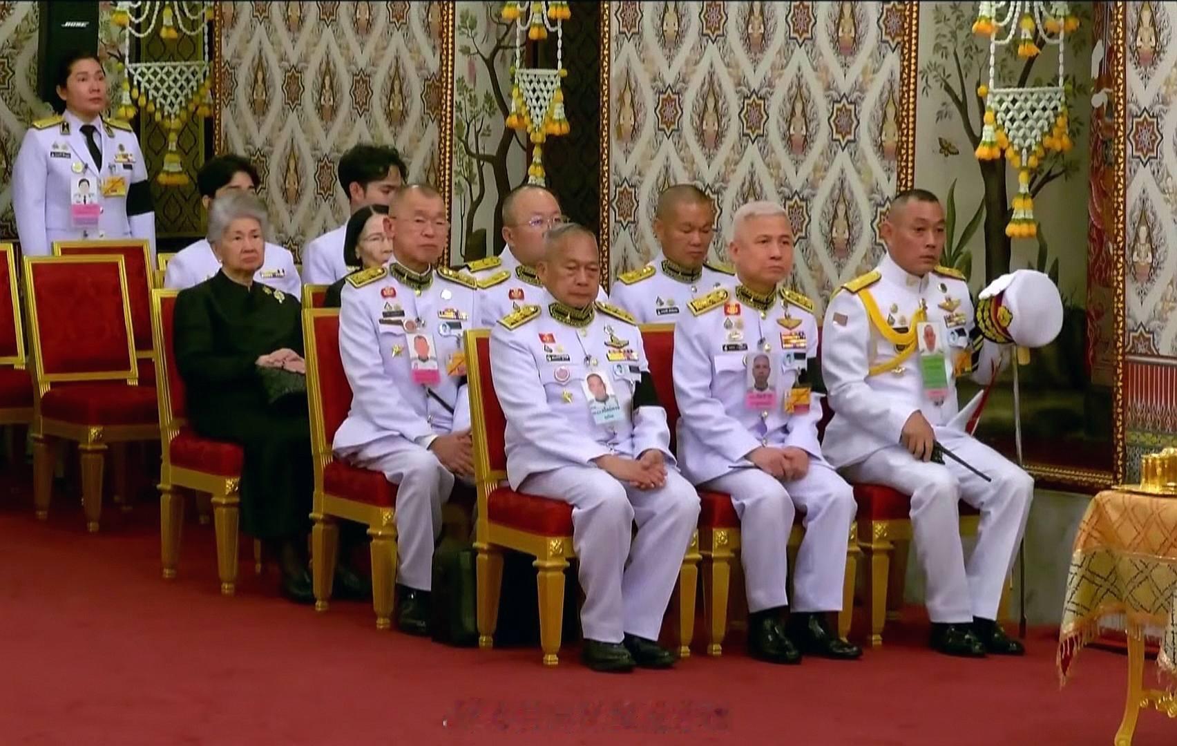 王室王室泰国王室素娘娘2025年11月5日，狗哥素娘娘祭祀红唇姐。莎莉