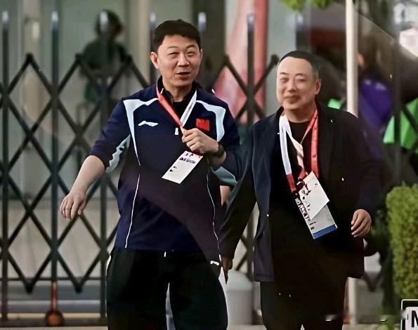 看看这个大家熟悉的“曾经国乒的大家长”也来名古屋为国乒队员加油助威啦！刘国梁