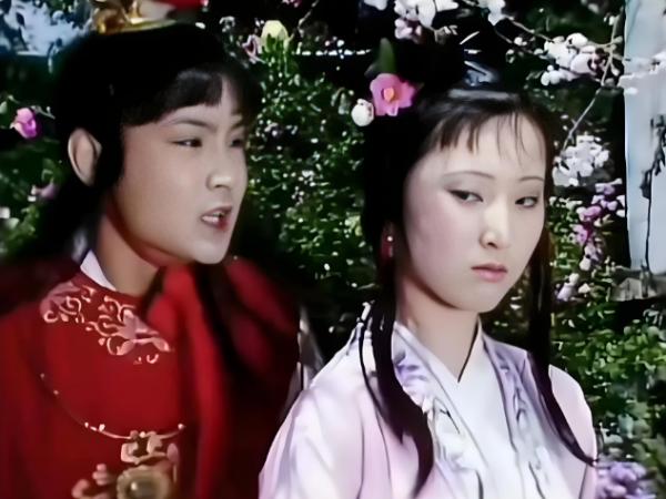 陈晓旭演的林黛玉，有仙气，灵气不足。87版的林黛玉，是迄今所有黛玉扮演者中，最