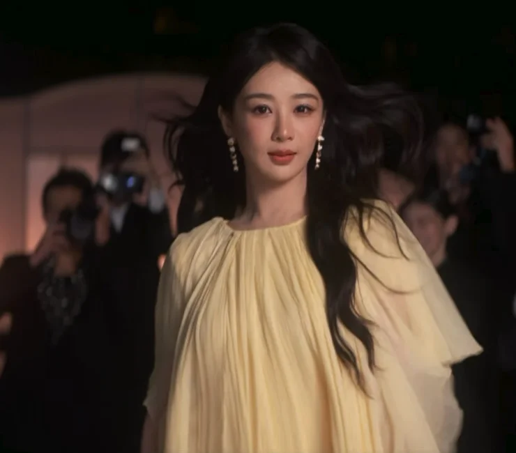 杨紫vogue一身黄色好灵动！！太美了！