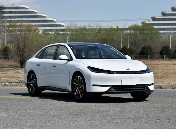 极狐汽车2025年销量翻倍，2026年销量目标继续翻倍至32万辆。新车计划：S3