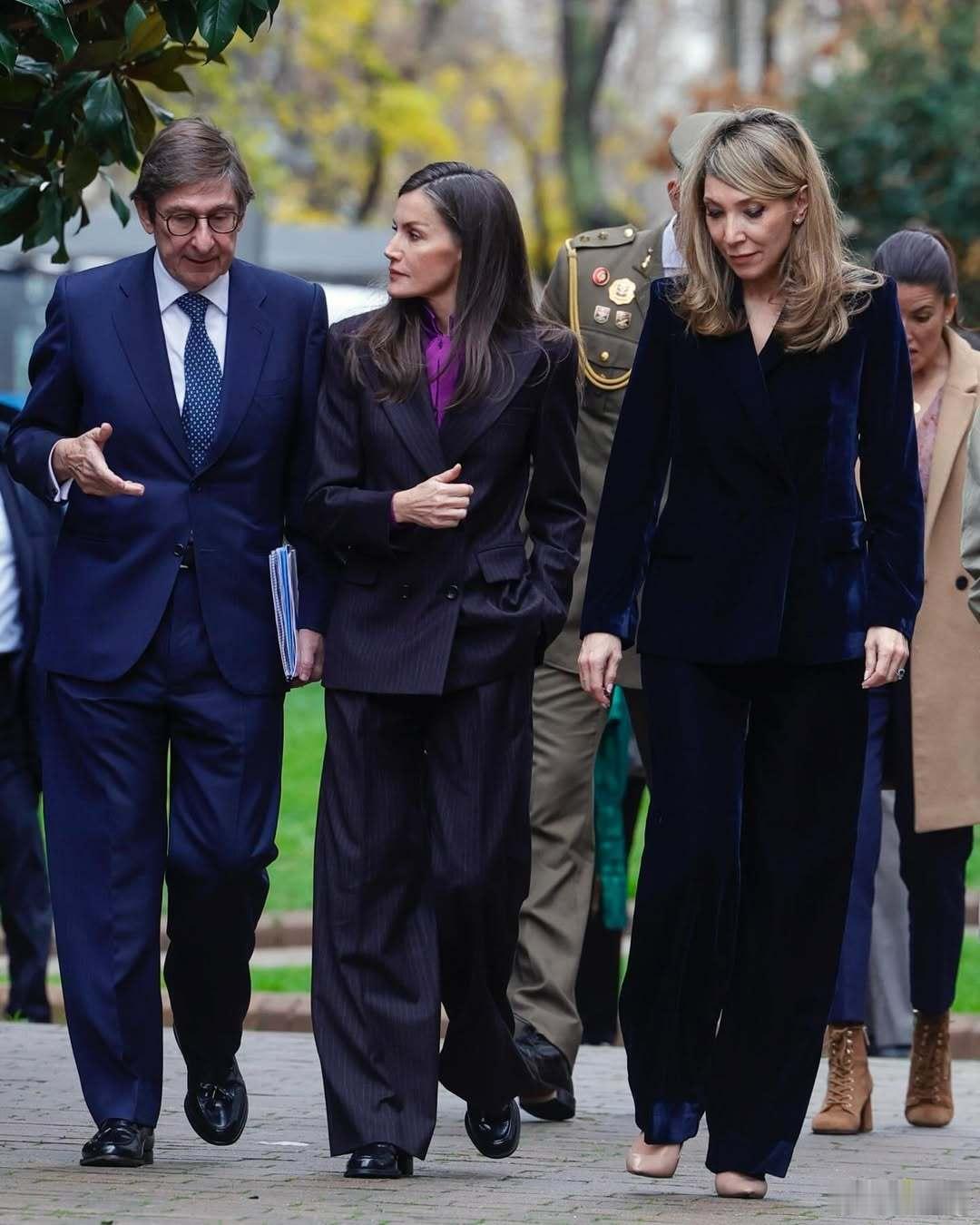 西班牙王室🇪🇸12月16日，莱蒂齐亚王后以FadJuventud荣誉总裁