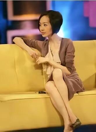 发现一种现象“鲁豫坐”现在越来越流行众所周知，鲁豫作为著名主持人，在做节目采
