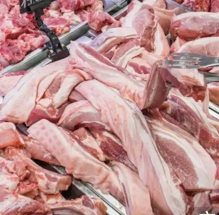 猪肉价格下降背后藏着什么经济信号猪肉价格下降可藏着不少经济信号呢。从供需看，前