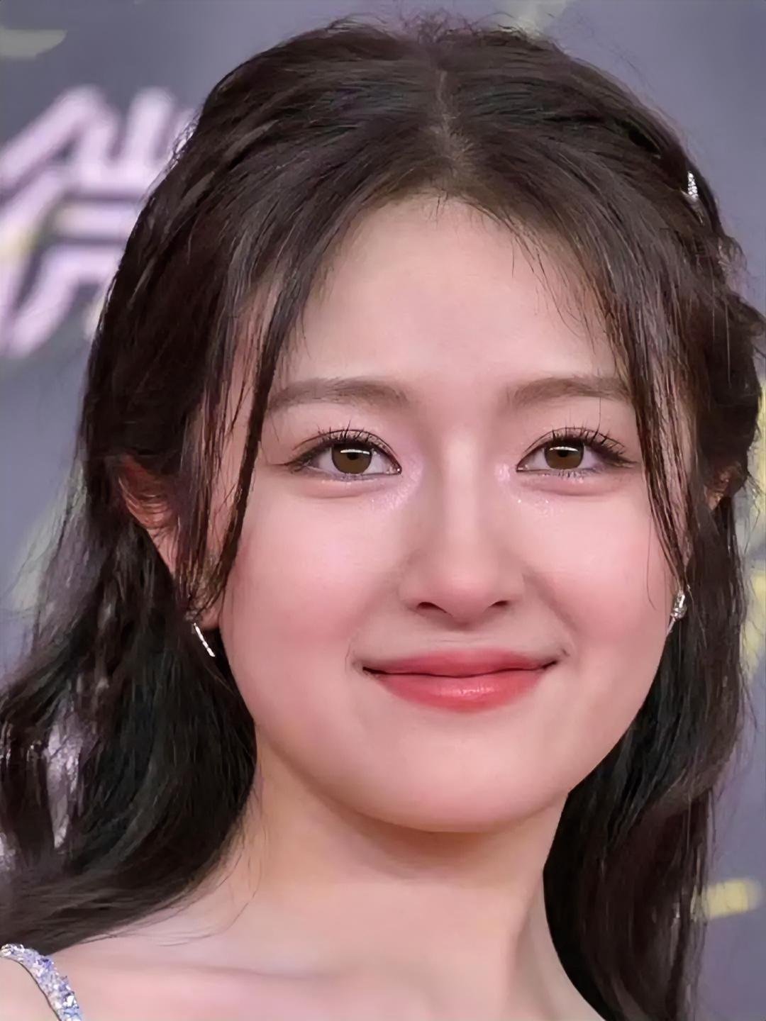 李兰迪生图杀疯了！精修没输，生图更赢！不是说她精修好看，是说她生图，随手一