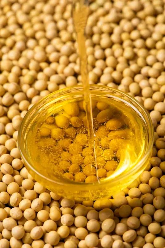 若不是兰世立硬刚金龙鱼，我们老百姓哪能知晓，看似是花生油，实则九成以上是大豆，而