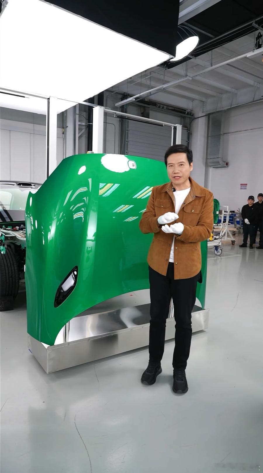 雷总直播再次给大家安利“长L113设计”除了有百万豪车的比例，还有两个好处：更大