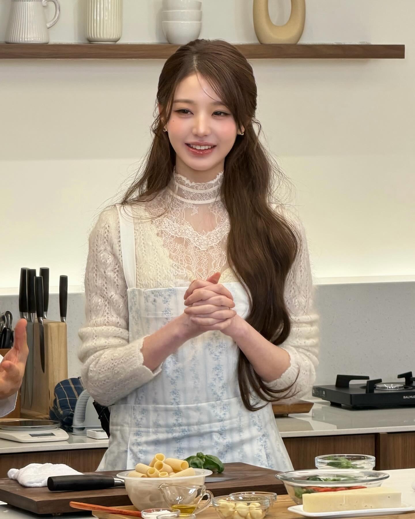 张元英更新和安成宰厨师🧑🍳