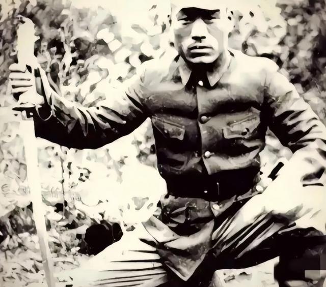 1940年，一名日本军官凌辱了伪军年轻漂亮的妻子，等丈夫赶回家中，妻子已羞愤自尽