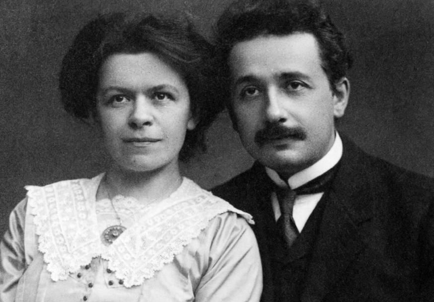 众所周知，爱因斯坦被称为相对论和量子力学之父，在物理学领域有着杰出的成就。艾