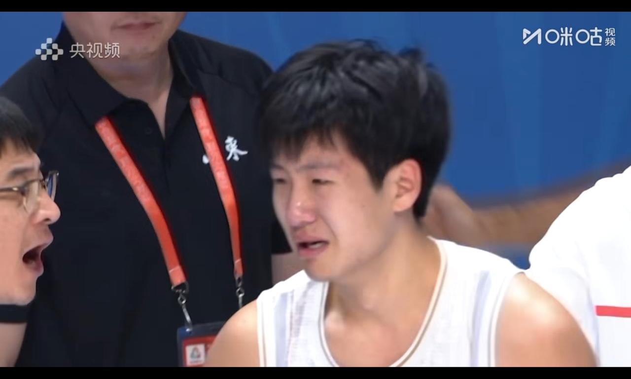山东球员输球痛哭，打得就不是篮球，看看何文炜的掌控力如何？山东队后卫线很猛，