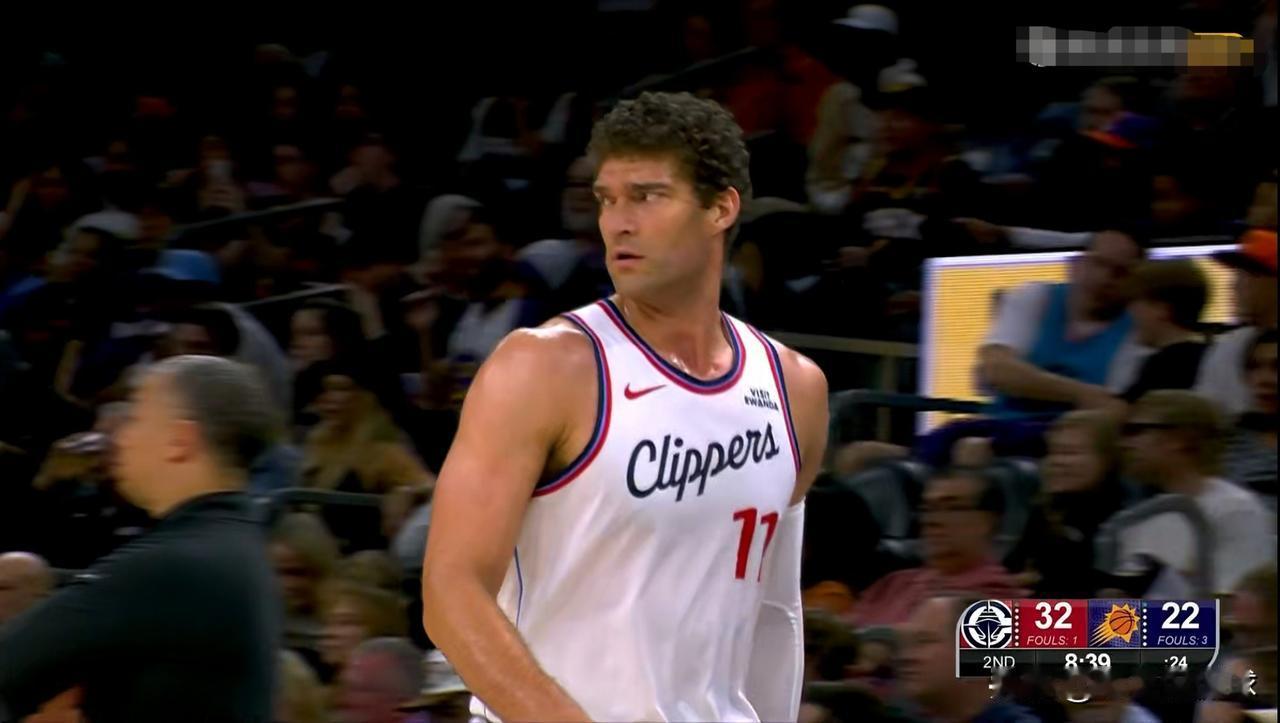 快船老将洛佩兹的打球方式越来越合理了！在今天快船客场以117：93击败太阳的比赛