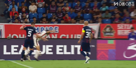 5分钟的补时，当值主裁在第99分钟14秒时吹响了终场哨声。而本场比赛中，李圣龙的