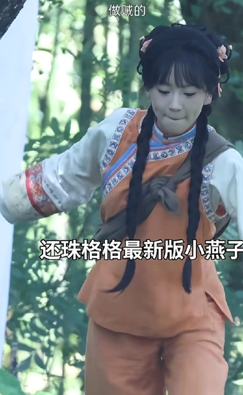 太搞笑了，新版《还珠格格》小燕子的拍摄花絮出来，评论去的评论要把我笑趴下，这还没