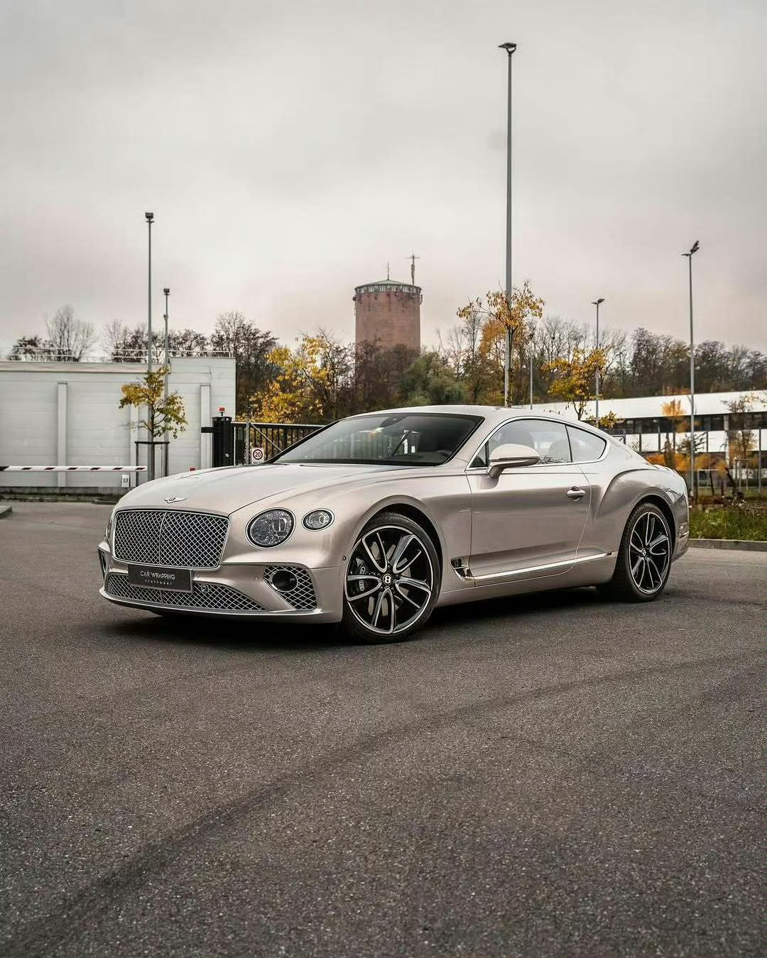 宾利ContinentalGTW12这一代的钻石切割大灯真的漂亮