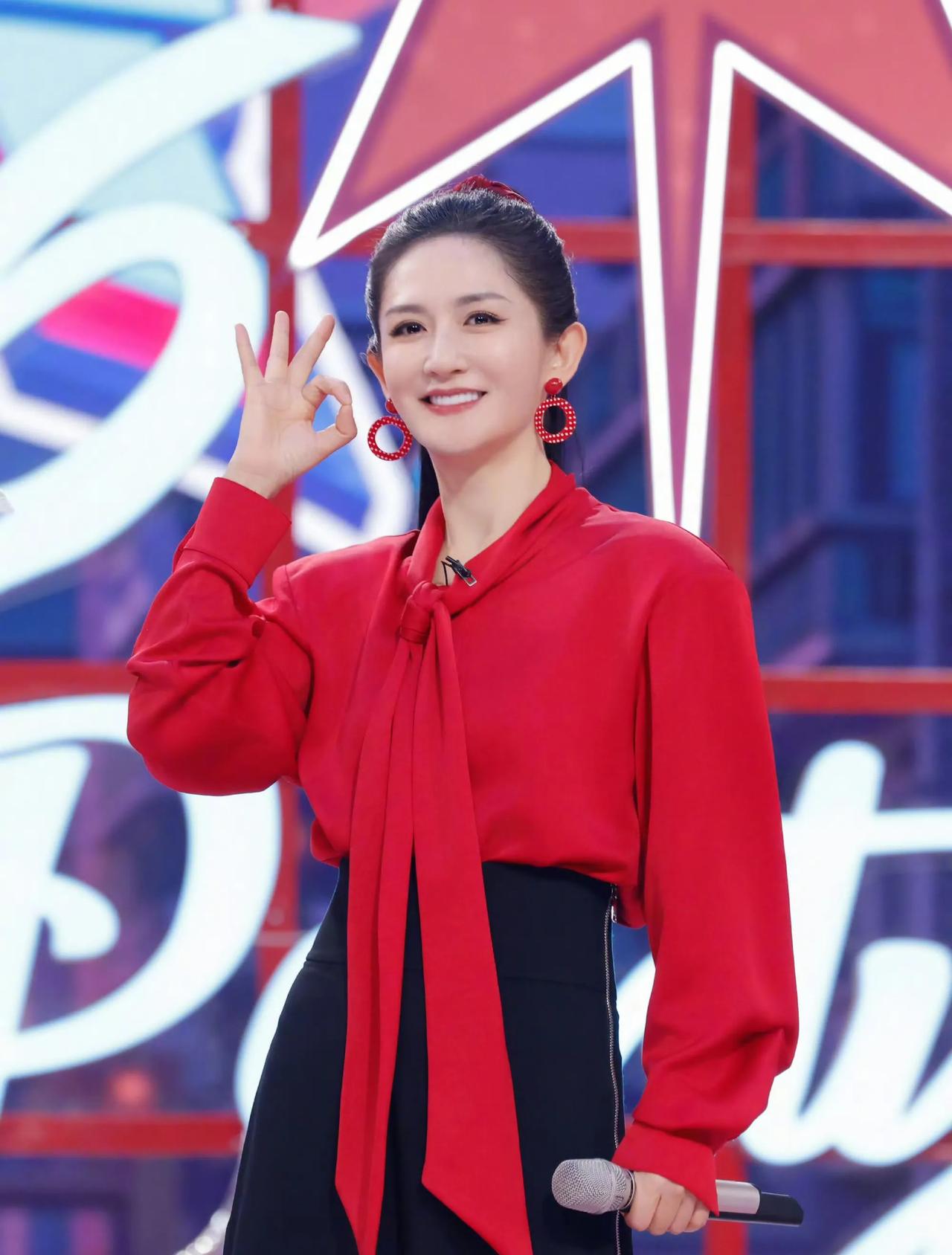 一觉睡醒，这回全国人民都知道了，这真是突然的幸运降临呀，44岁谢娜居然入