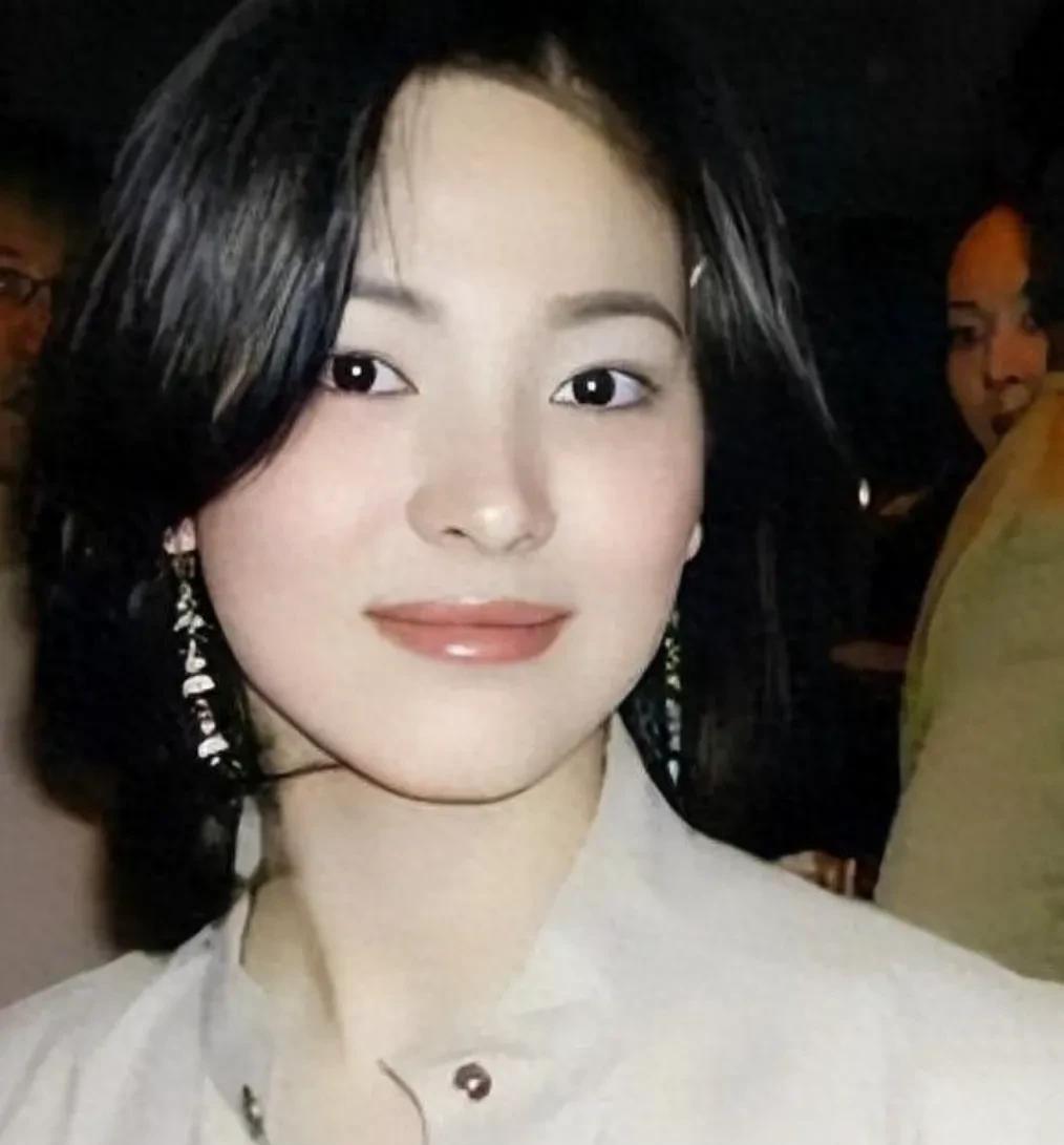 宋慧乔聪明，知道抱大腿，潜规则她的人能保护她，她也会往上爬。她认识的财阀，现在
