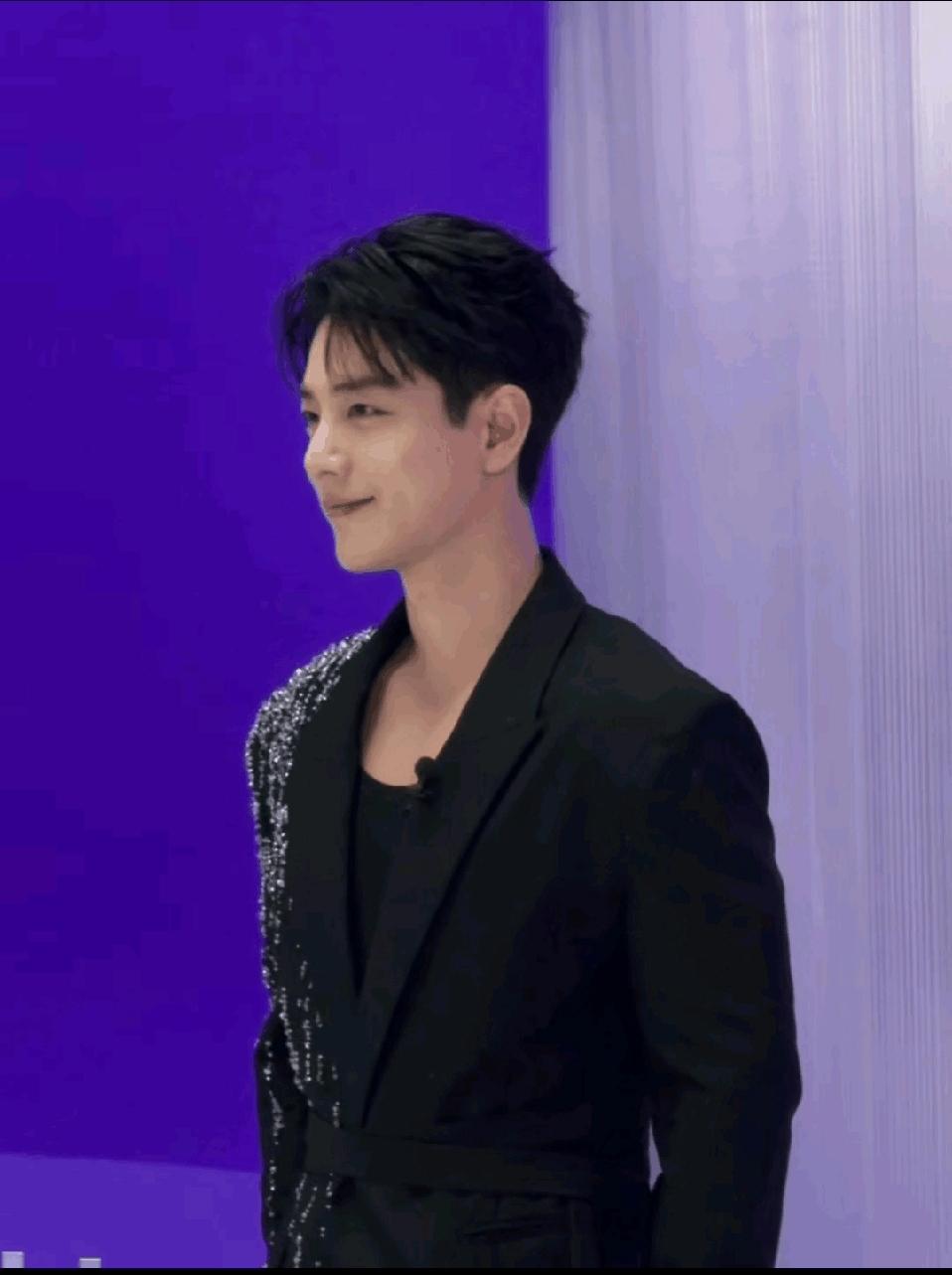 最近，工作忙碌到焦头烂额，许多人是不是都像我一样，连追星都抽不出时间？就拿这几天