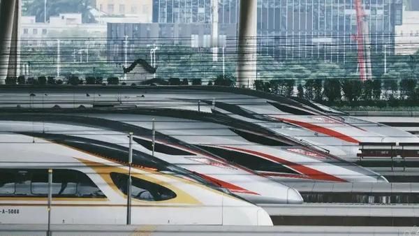 京沪高铁大提速！4小时18分直达，打工人：终于不用在车上“渡劫”了家人们，京