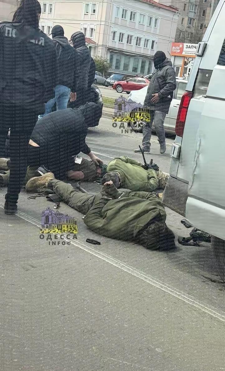 谁能想到，前线打得炮火连天，大后方抓壮丁的人，居然把自己人当成了“提款机”？