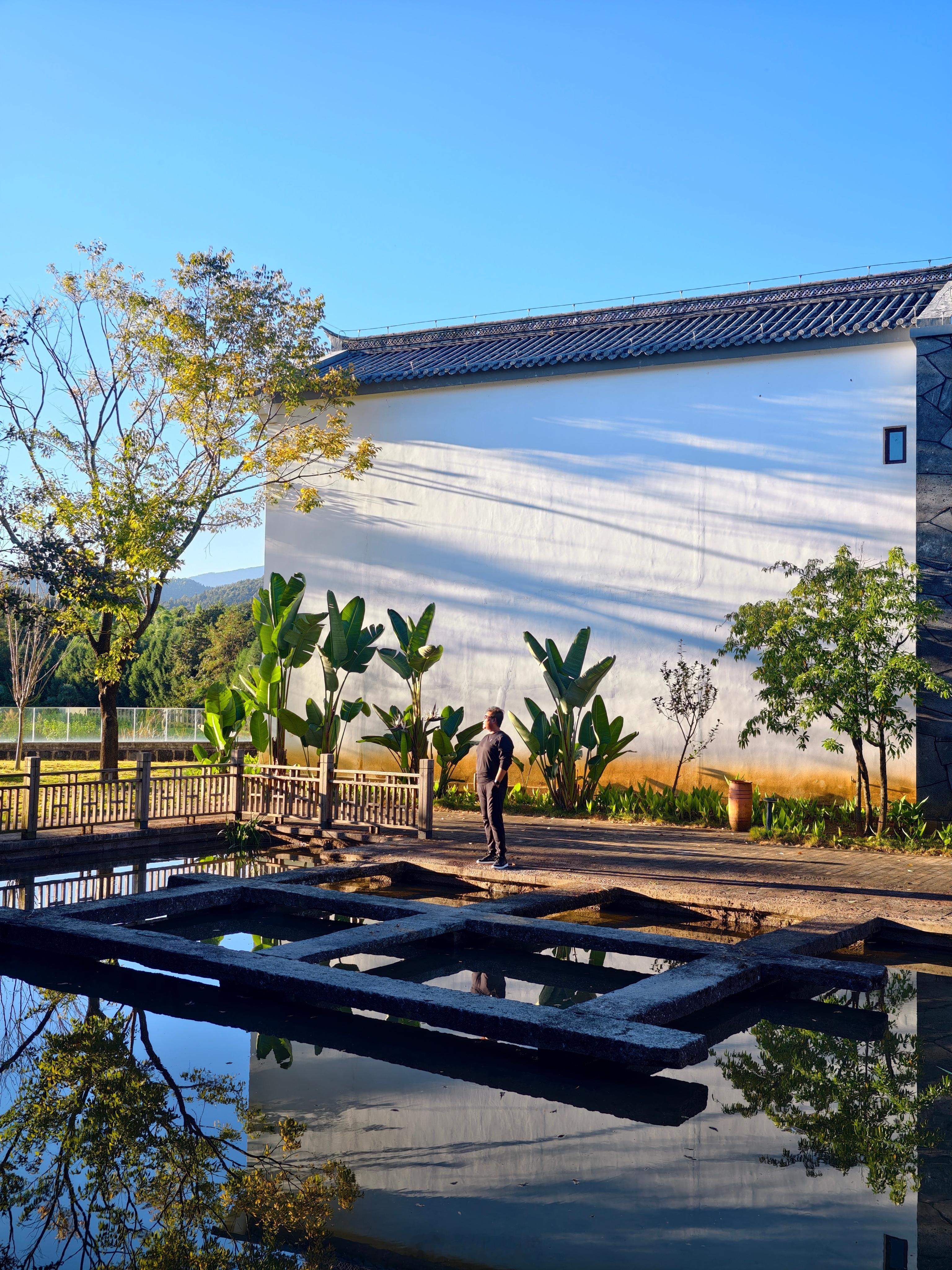 来到了腾冲，玛御谷温泉国际度假区。入住的是悦椿酒店，和隔壁的悦榕庄同属一个集团。