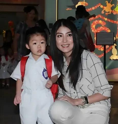 2015年，两人闲聊时，陈慧琳半开玩笑地跟刘德华说：“我家有两个儿子，你要是看得