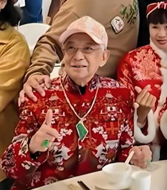演了一辈子坏蛋，走的时候却把千万家产全捐了！4月15日拂晓，香港猝然传来一则令