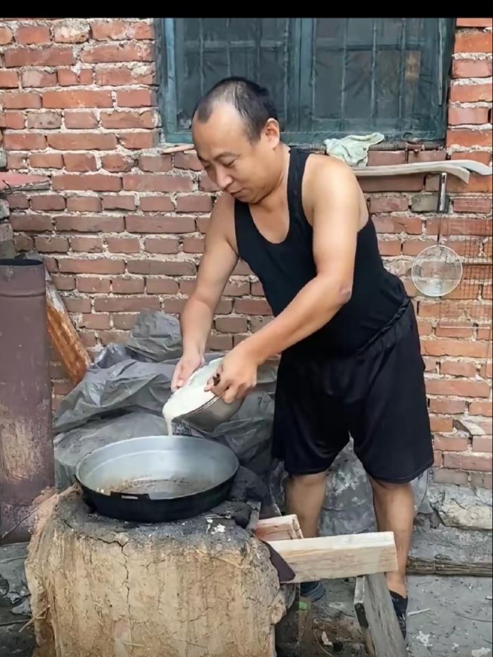 表哥四十一岁单身，亲戚介绍了三十九岁的丧偶女方，女方带一双儿女。两人聊得还行，女