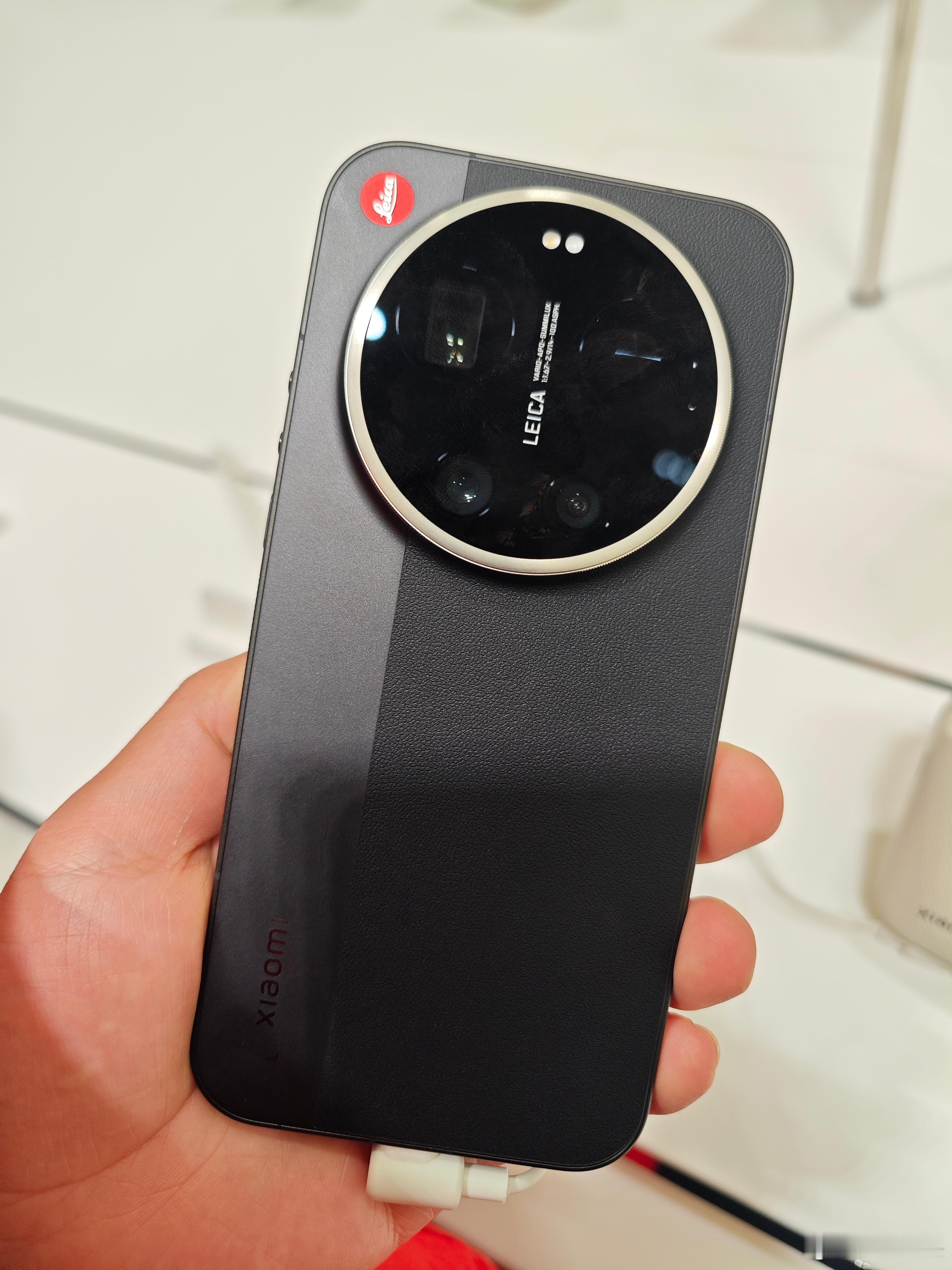 还是那句话，自己的钱想怎么花就怎么花。华为Mate80ProMax和小米1