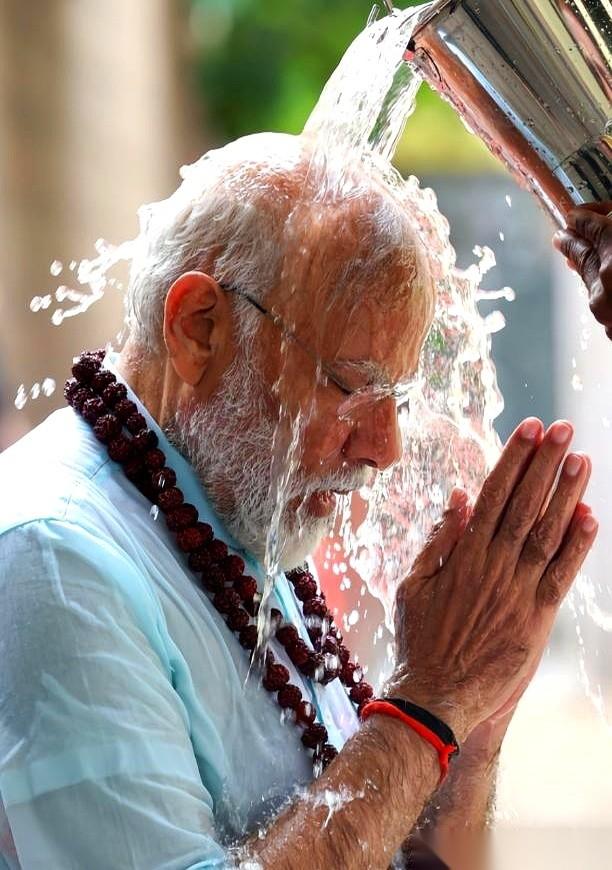 200万桶石油，12艘巨型油轮，浩浩荡荡冲向霍尔木兹海峡。印度总理莫迪本来以为这